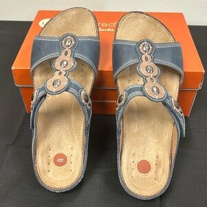 Clark’s unstructed women’s sandal’s